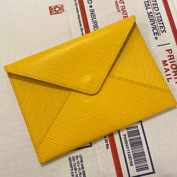 Louis Vuitton Epi Kirigami Pochette in Yellow - Picture 2 of 6